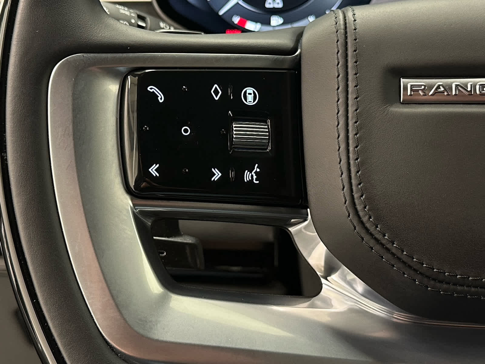 Used 2025 Land Rover Range Rover Long Wheelbase SE image 27