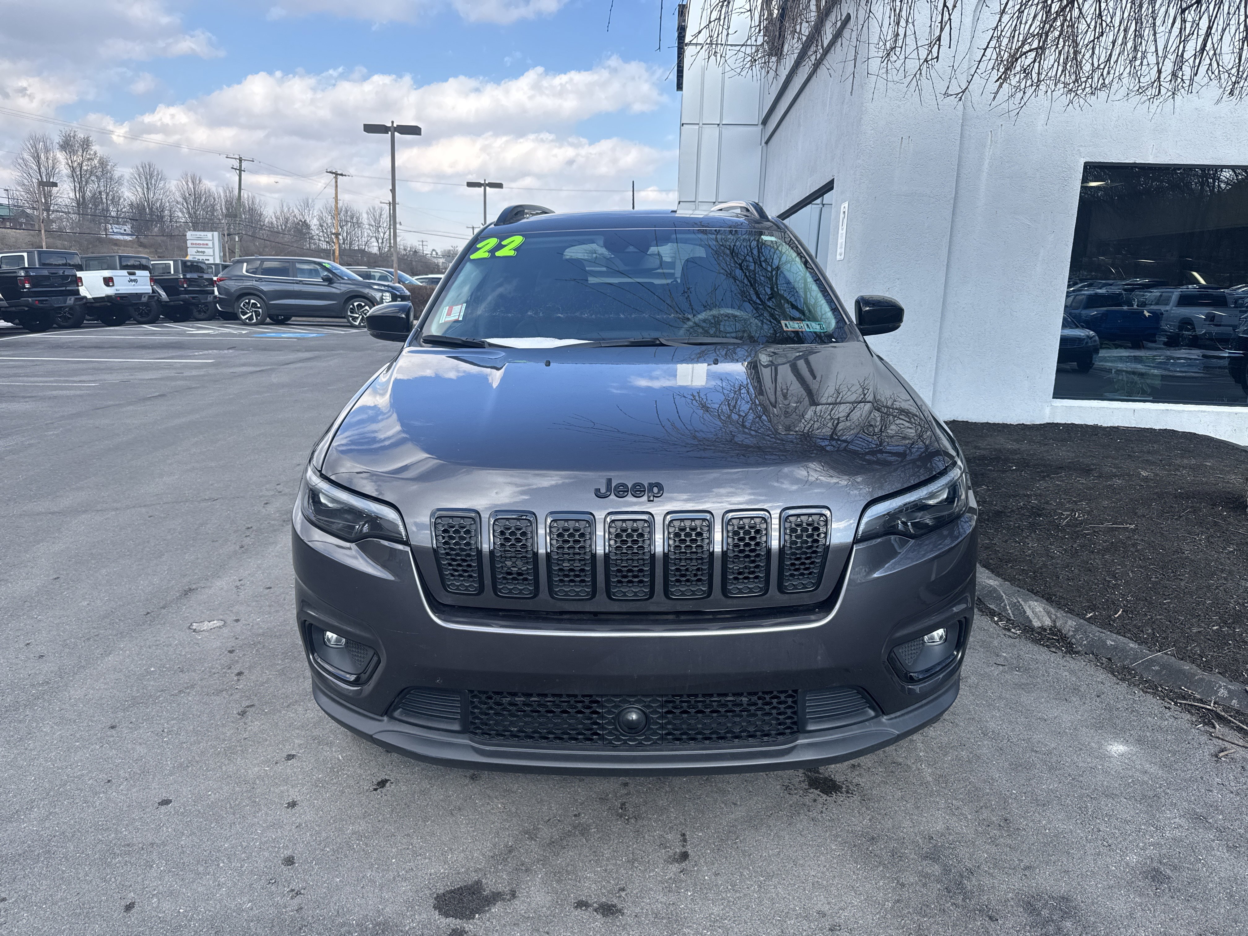 Used 2022 Jeep Cherokee Latitude w/ Sun & Sound Group AWD/4WD image 9