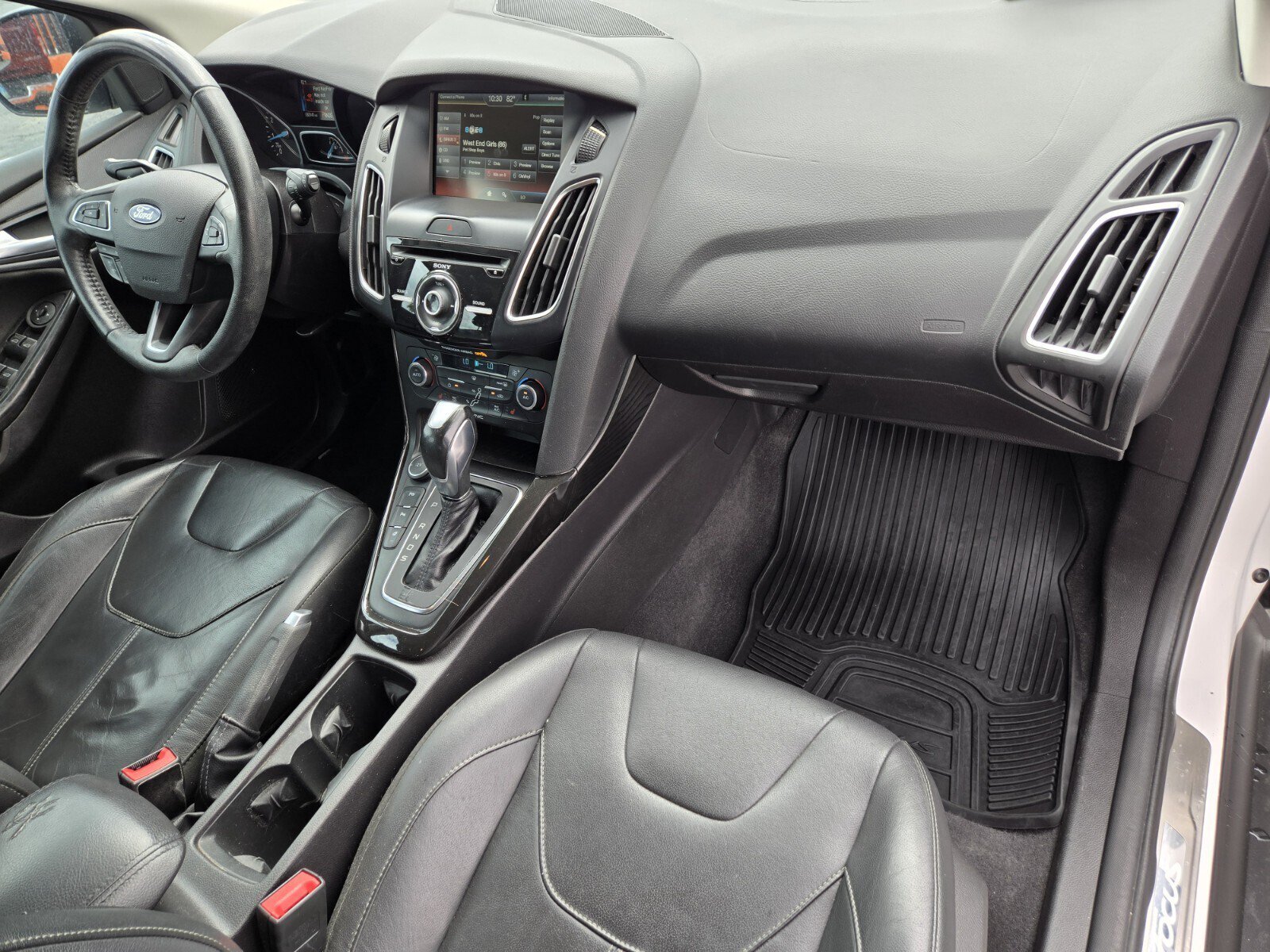 Used 2015 Ford Focus Titanium w/ Titanium Cold Weather Package FWD image 13