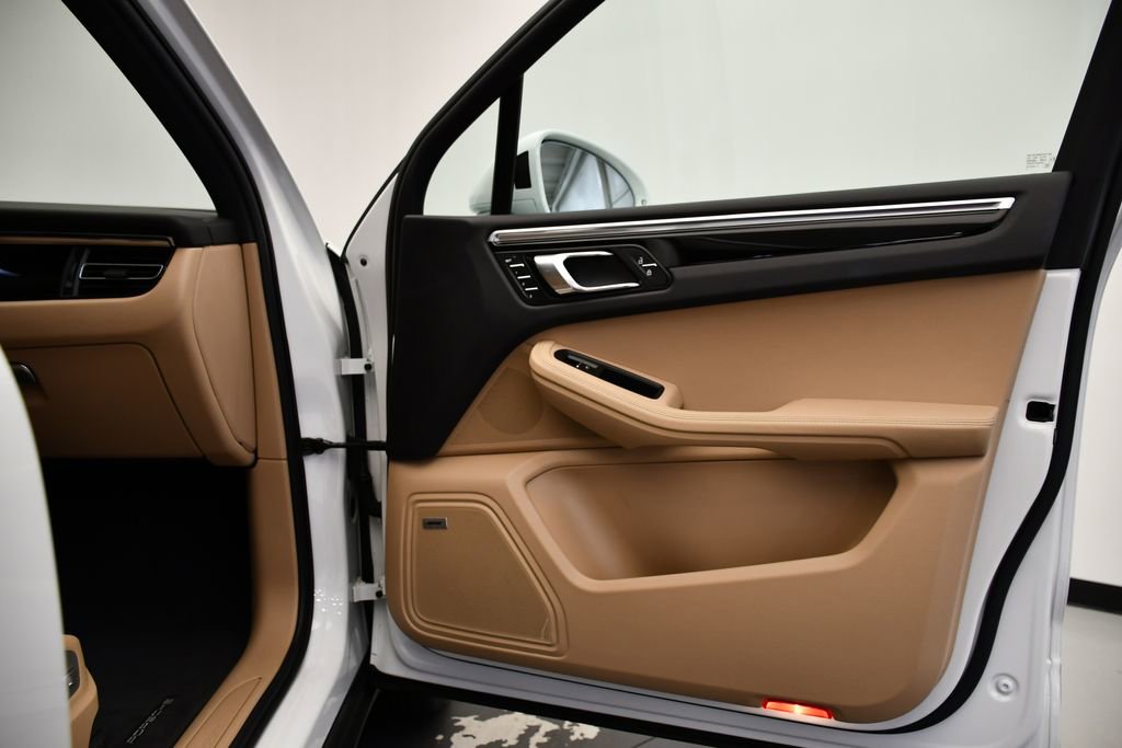 Used 2022 Porsche Macan image 48