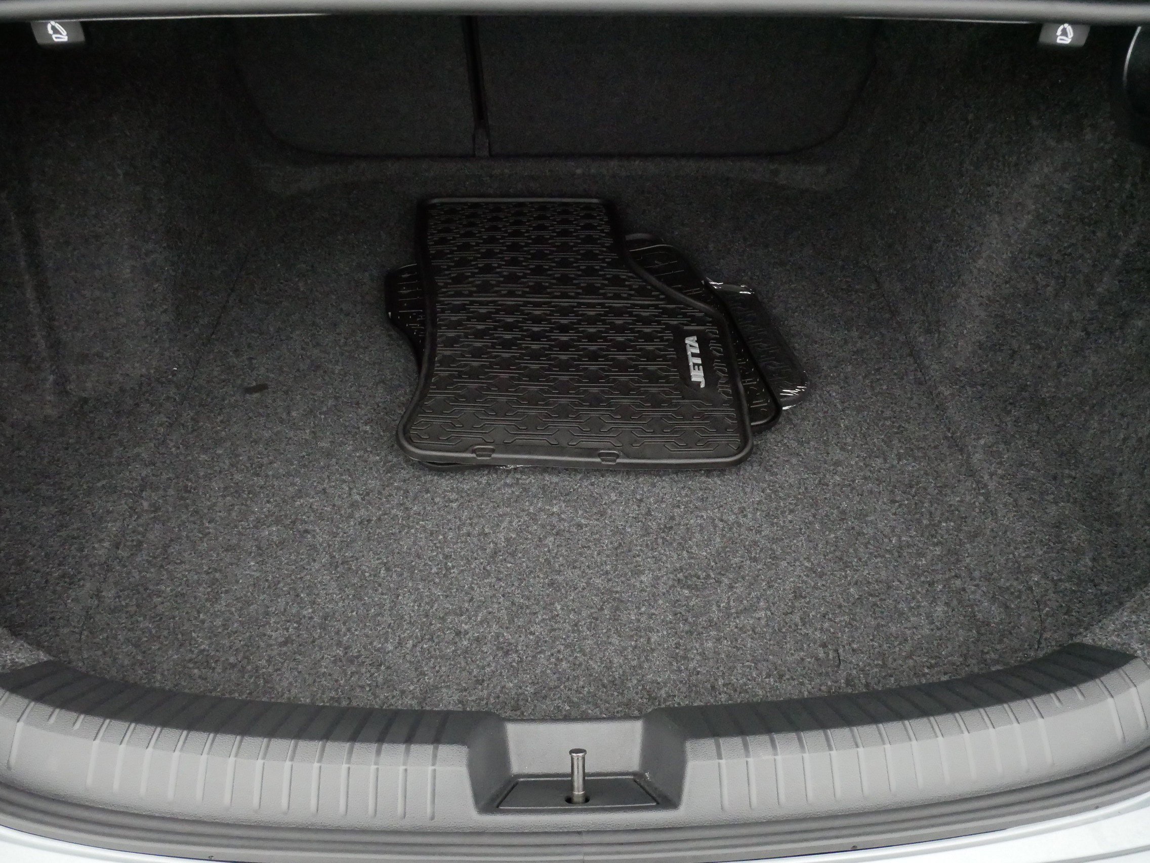 Used 2025 Volkswagen Jetta S image 18