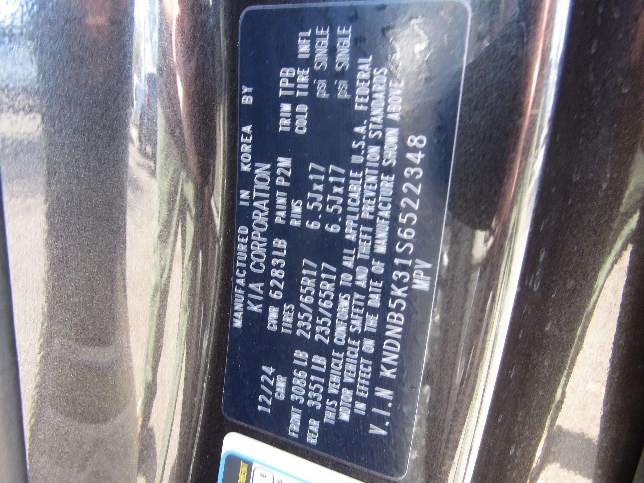Used 2025 Kia Carnival FWD image 29