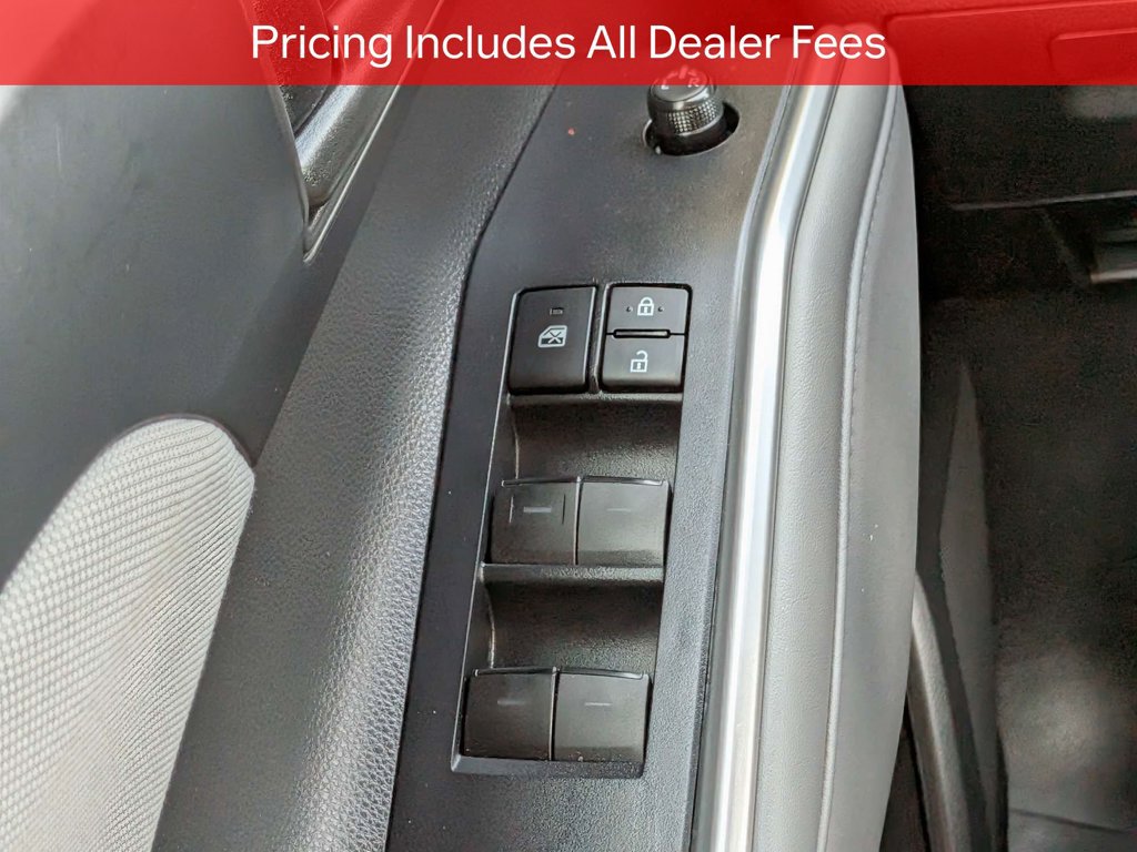 Used 2022 Toyota Highlander LE FWD image 25