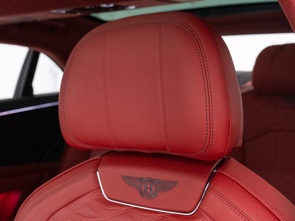Used 2025 Bentley Flying Spur Plug-In Hybrid AWD/4WD image 17