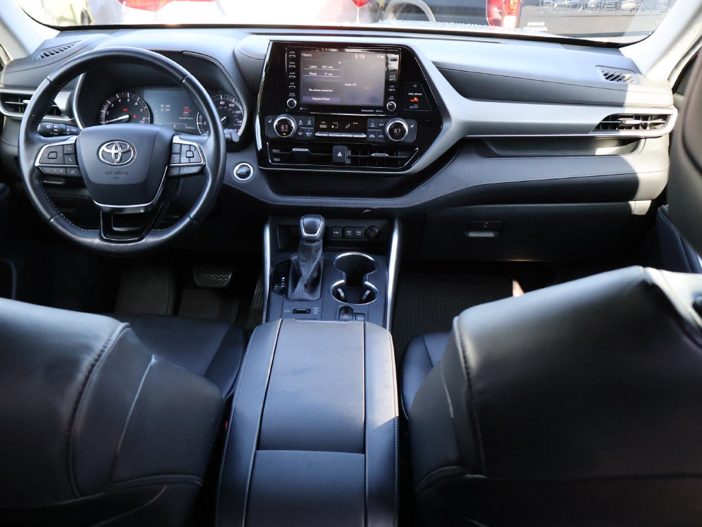 Used 2020 Toyota Highlander XLE AWD/4WD image 14