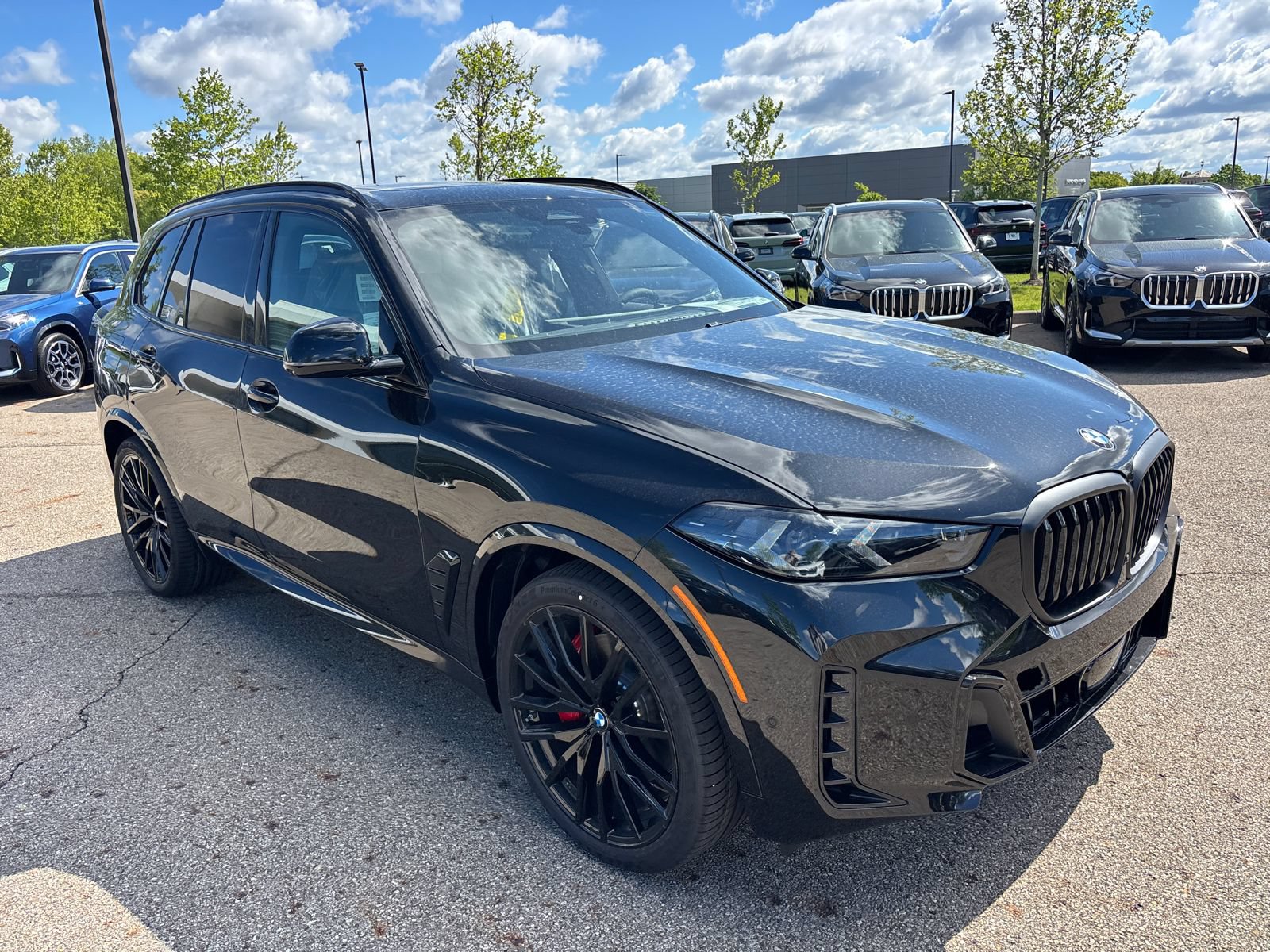 New 2026 BMW X5 xDrive40i w/ M Sport Package AWD/4WD image 3