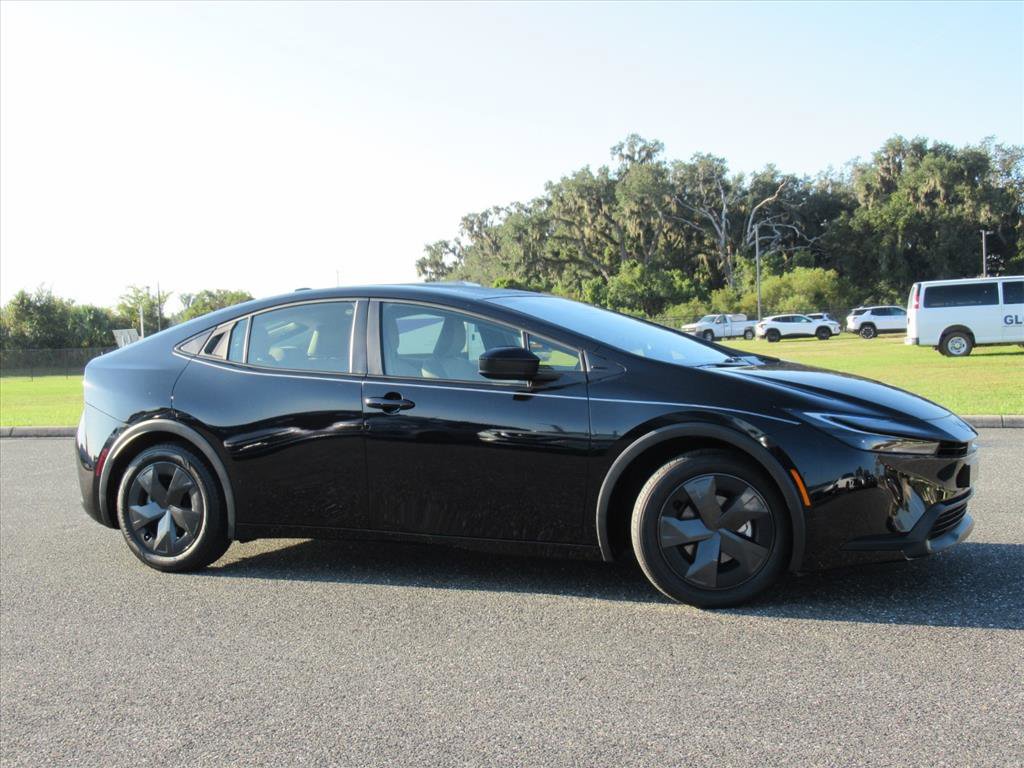 Used 2023 Toyota Prius LE image 2