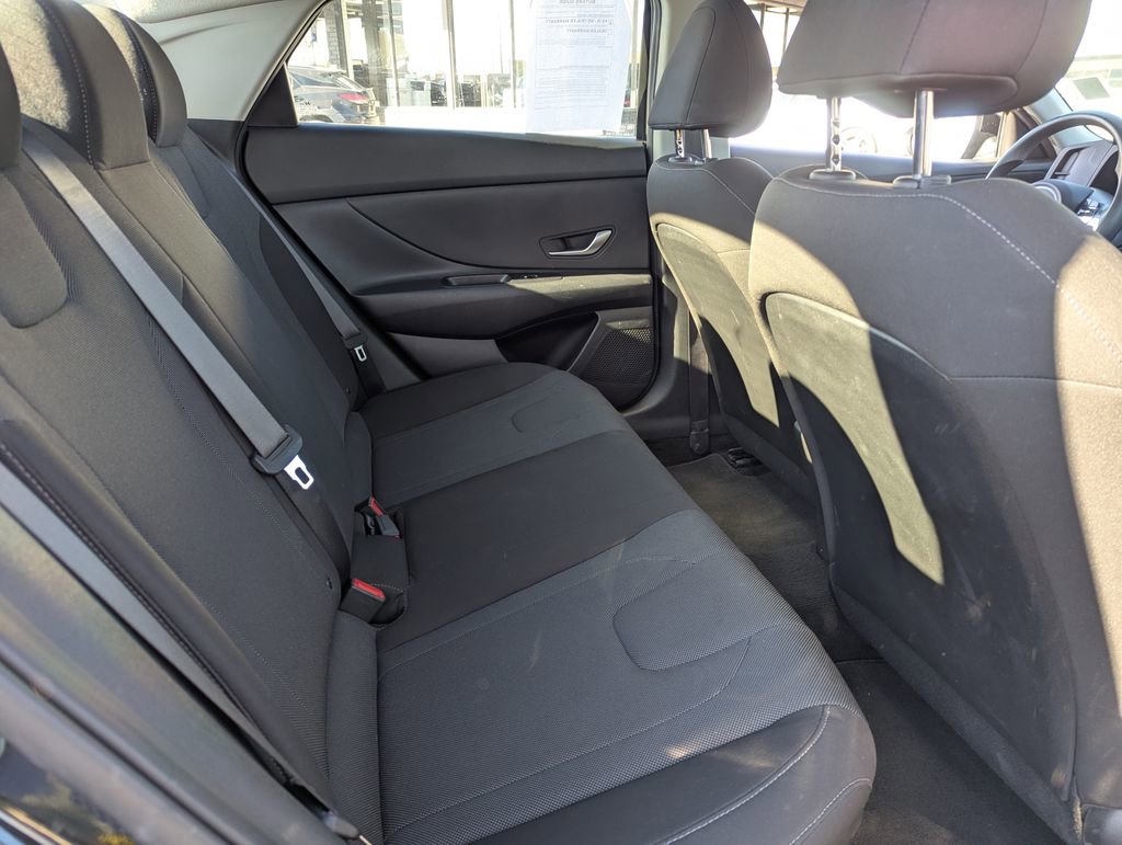 Used 2023 Hyundai Elantra SE image 30
