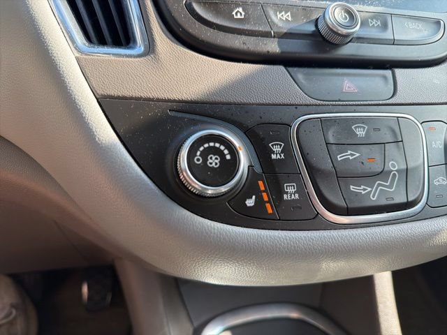 Used 2017 Chevrolet Malibu LT FWD image 26