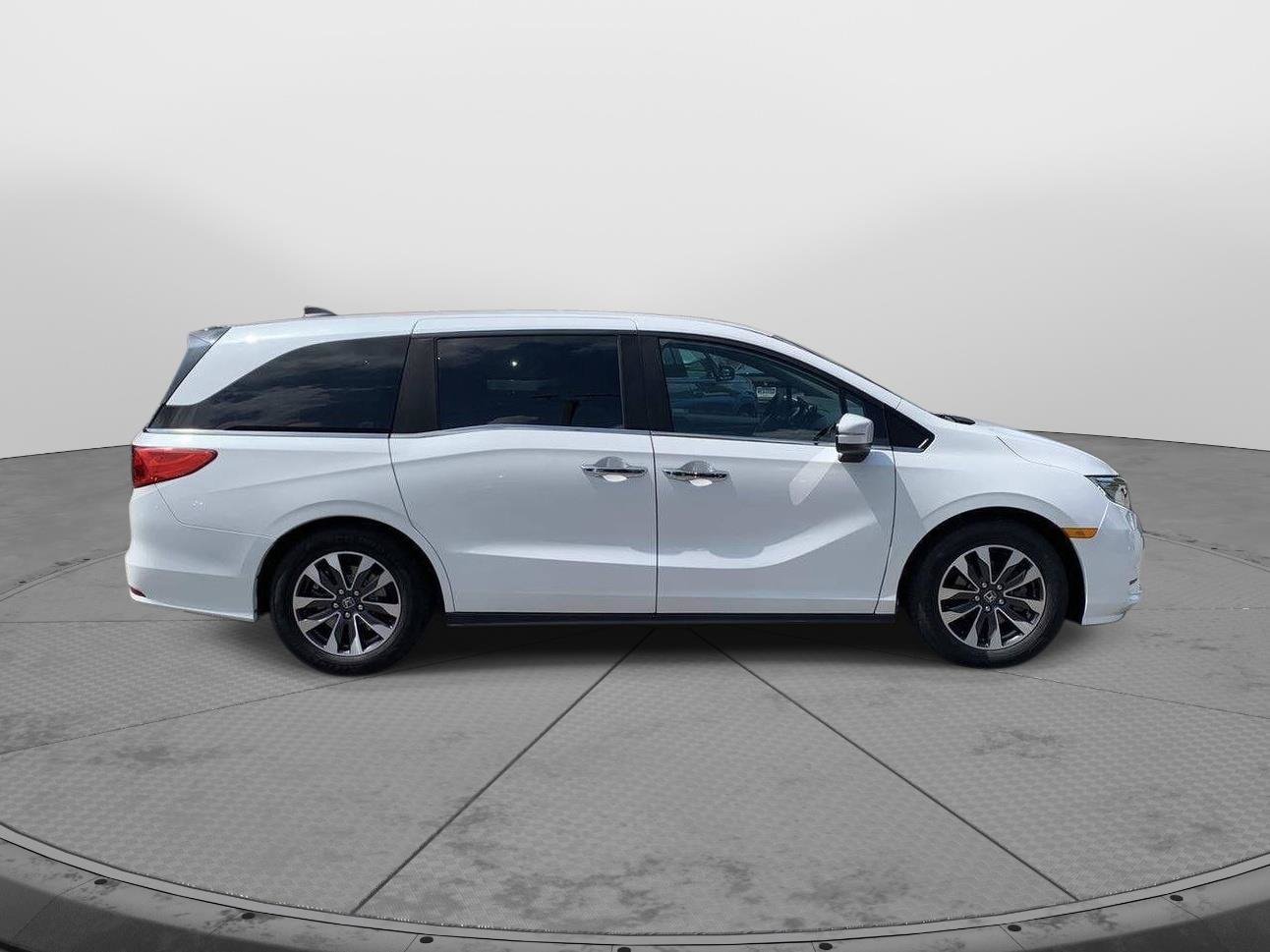 Certified 2024 Honda Odyssey EX-L image 2