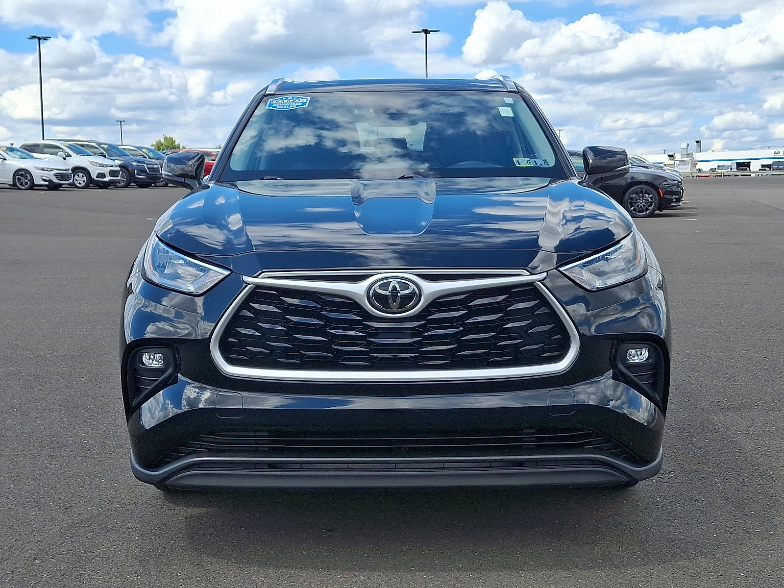 Used 2020 Toyota Highlander XLE image 2