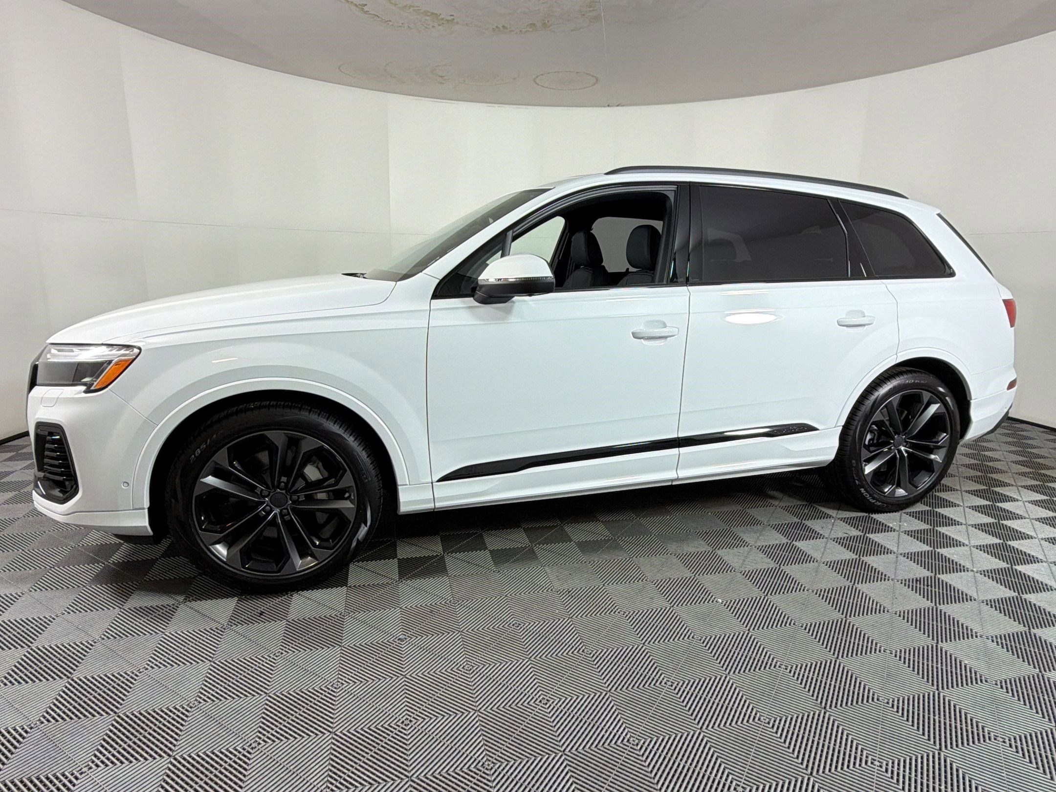 New 2026 Audi Q7 Premium Plus image 2