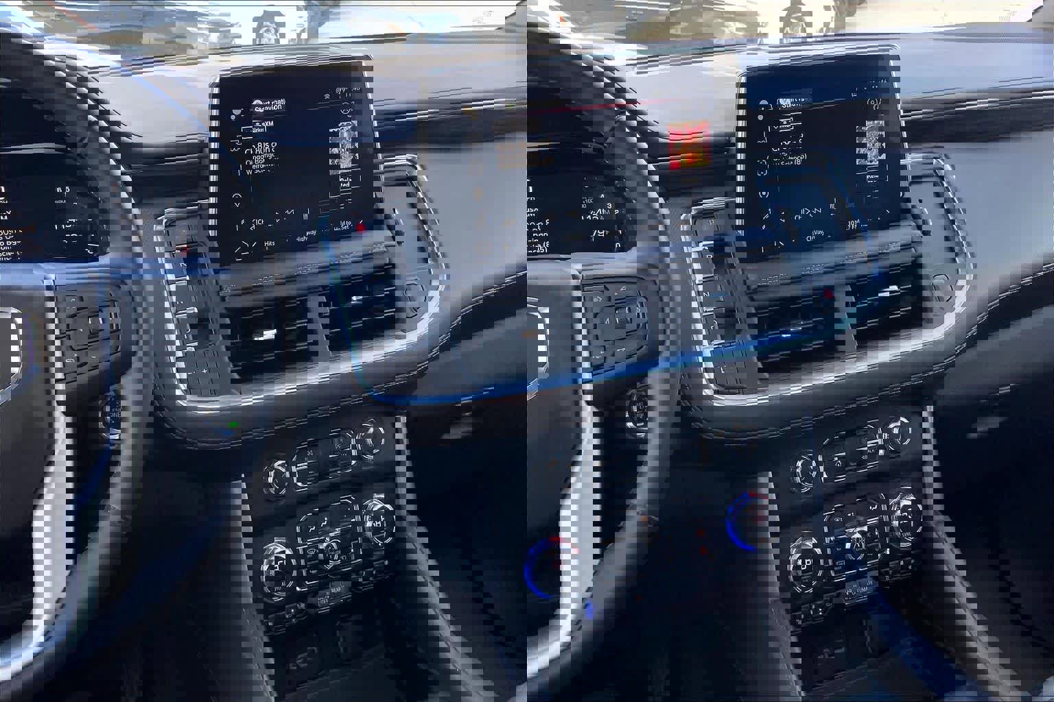 Used 2023 GMC Yukon SLT w/ SLT Premium Package AWD/4WD image 7