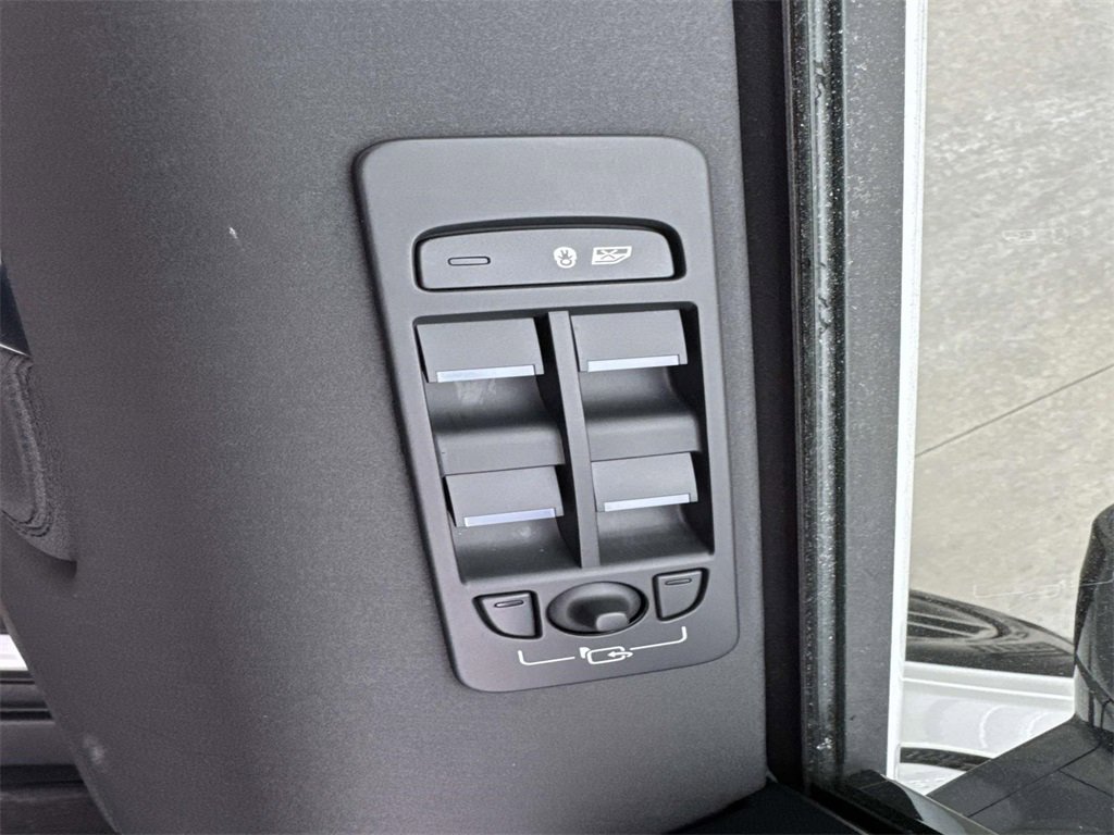 Certified 2025 Land Rover Discovery Sport S image 17