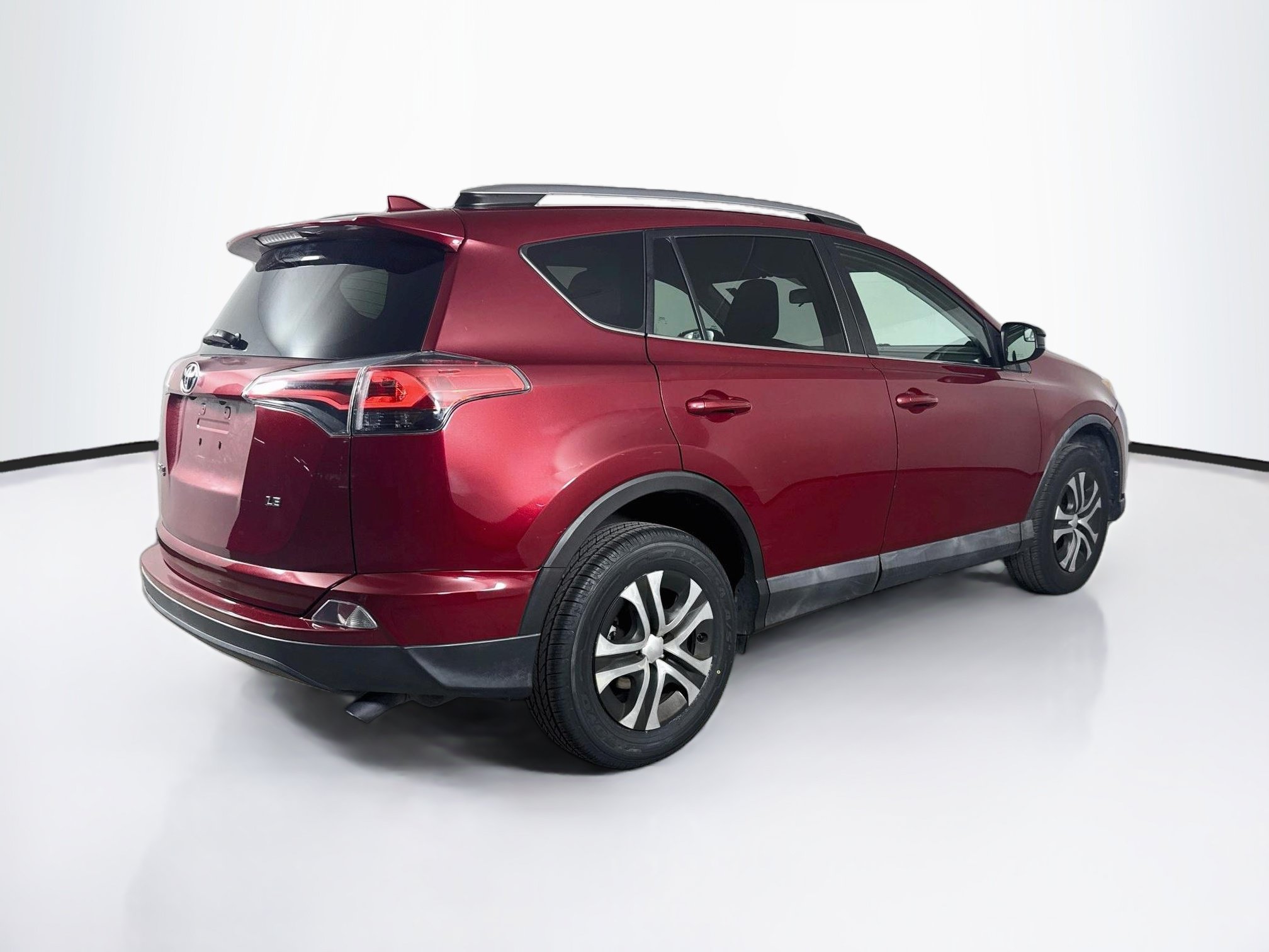 Used 2018 Toyota RAV4 LE FWD image 30
