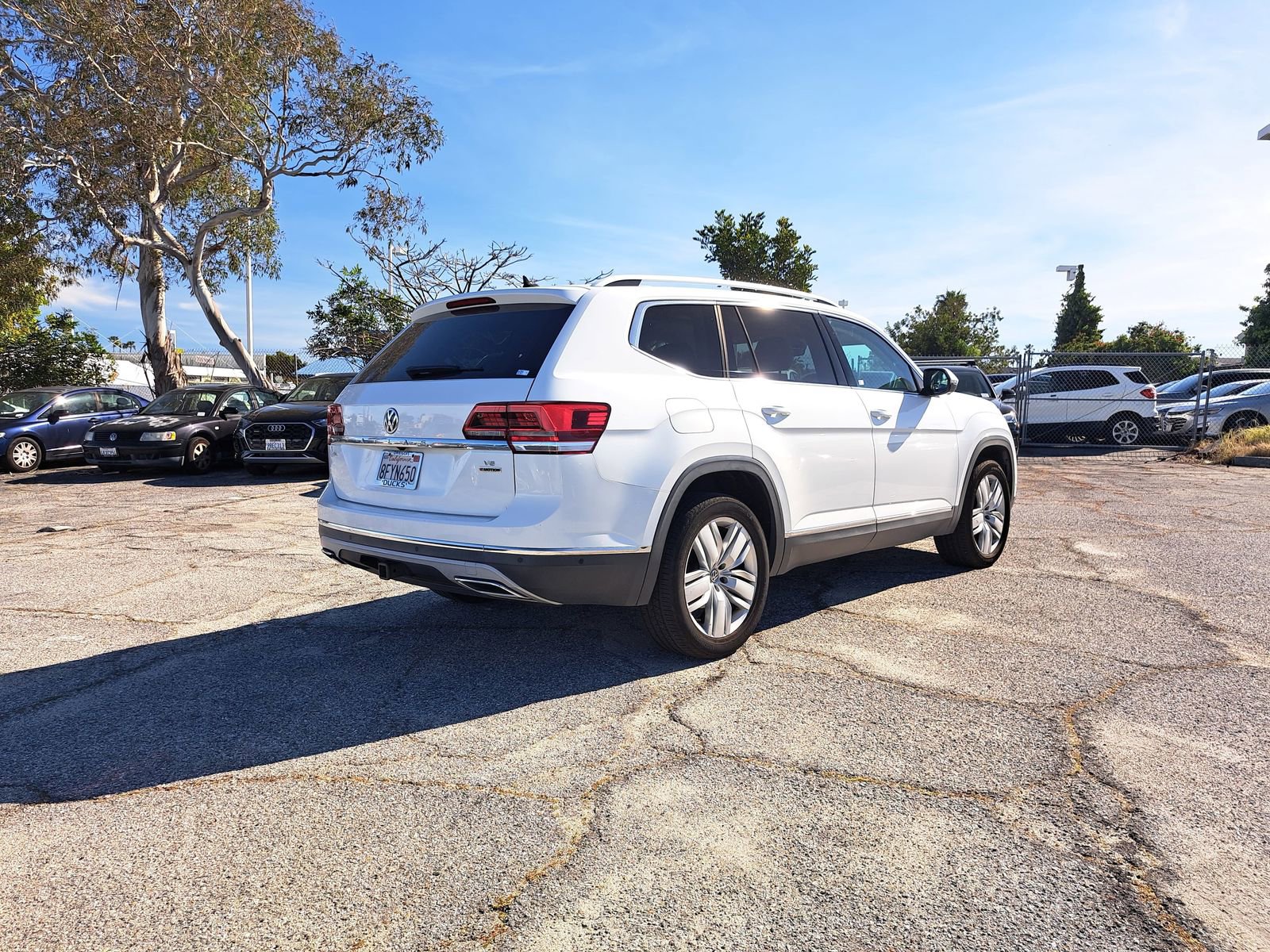 Used 2018 Volkswagen Atlas SEL Premium image 3