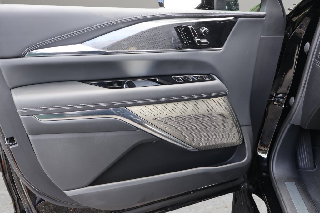 New 2026 Cadillac Escalade IQ Luxury 2 w/ LPO, Floor Liner Package AWD/4WD image 7