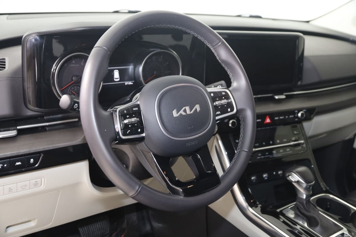 Used 2024 Kia Carnival EX FWD image 6
