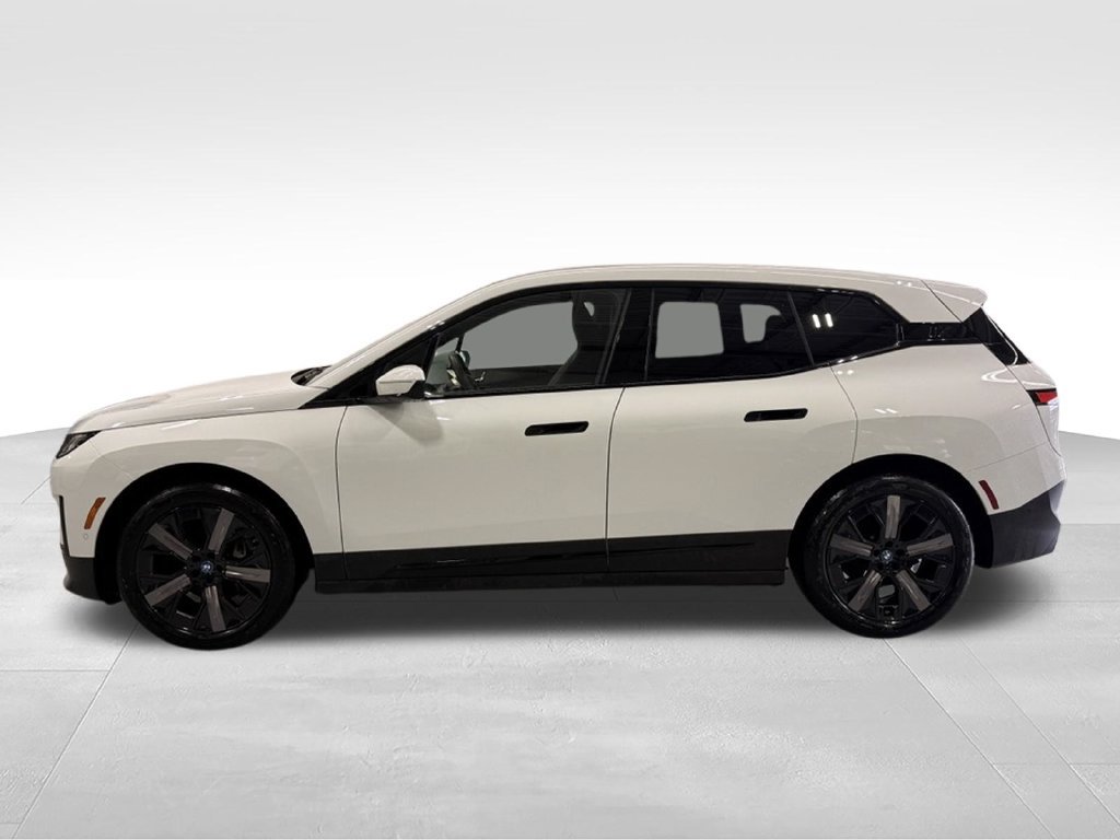 Used 2024 BMW iX xDrive50 AWD/4WD image 2
