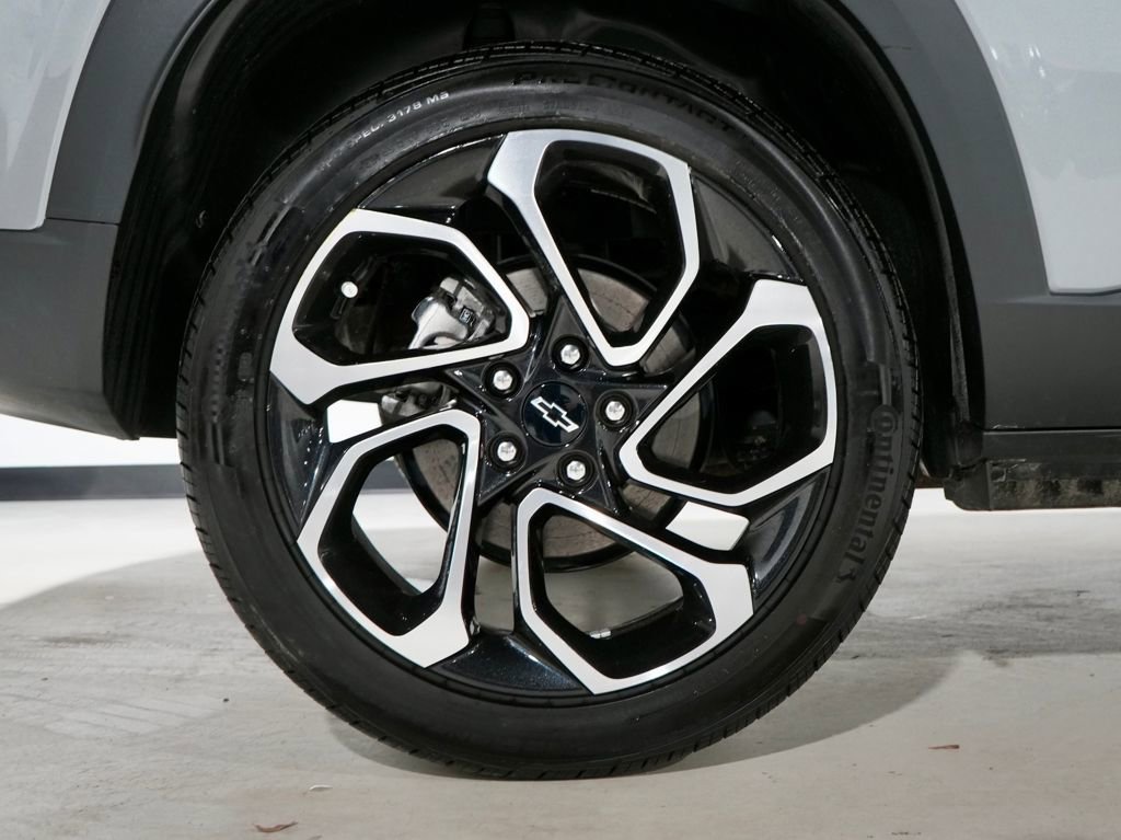 Used 2025 Chevrolet Trax RS w/ Driver Confidence Package image 32