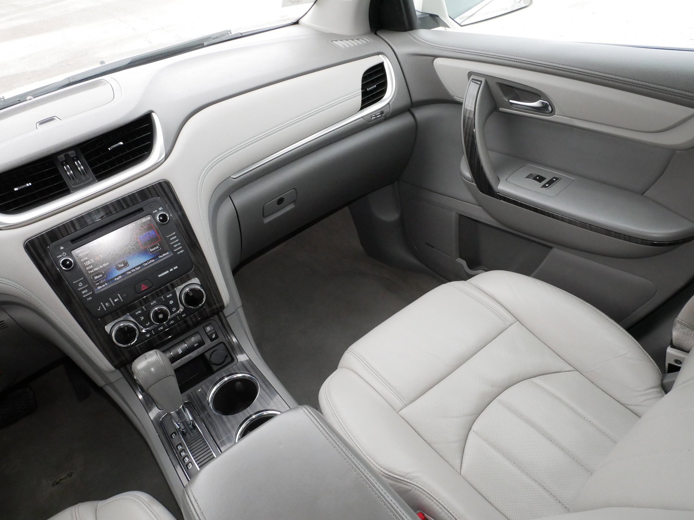 Used 2013 Chevrolet Traverse LTZ image 11