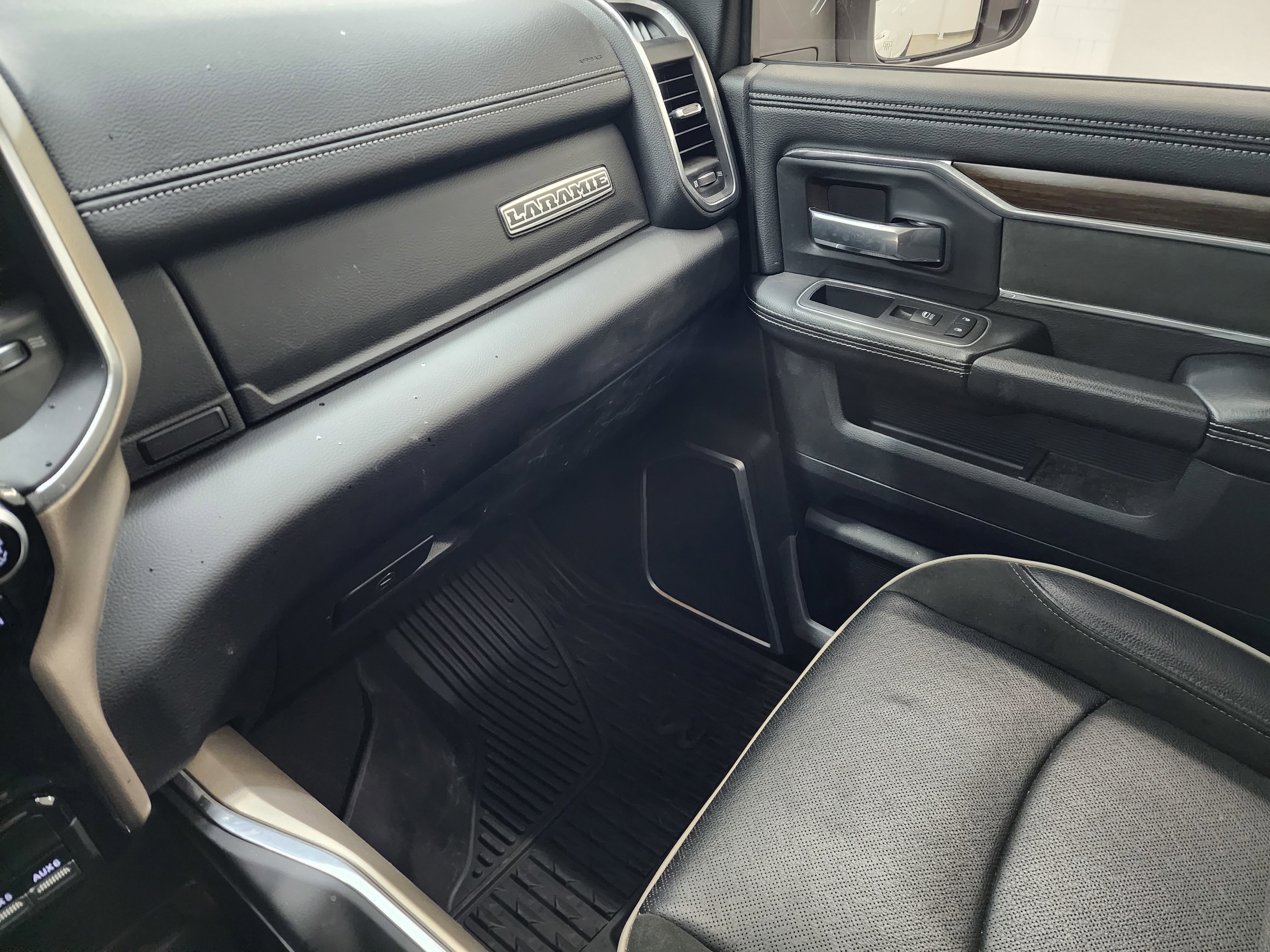 Used 2023 RAM 3500 Laramie AWD/4WD image 12