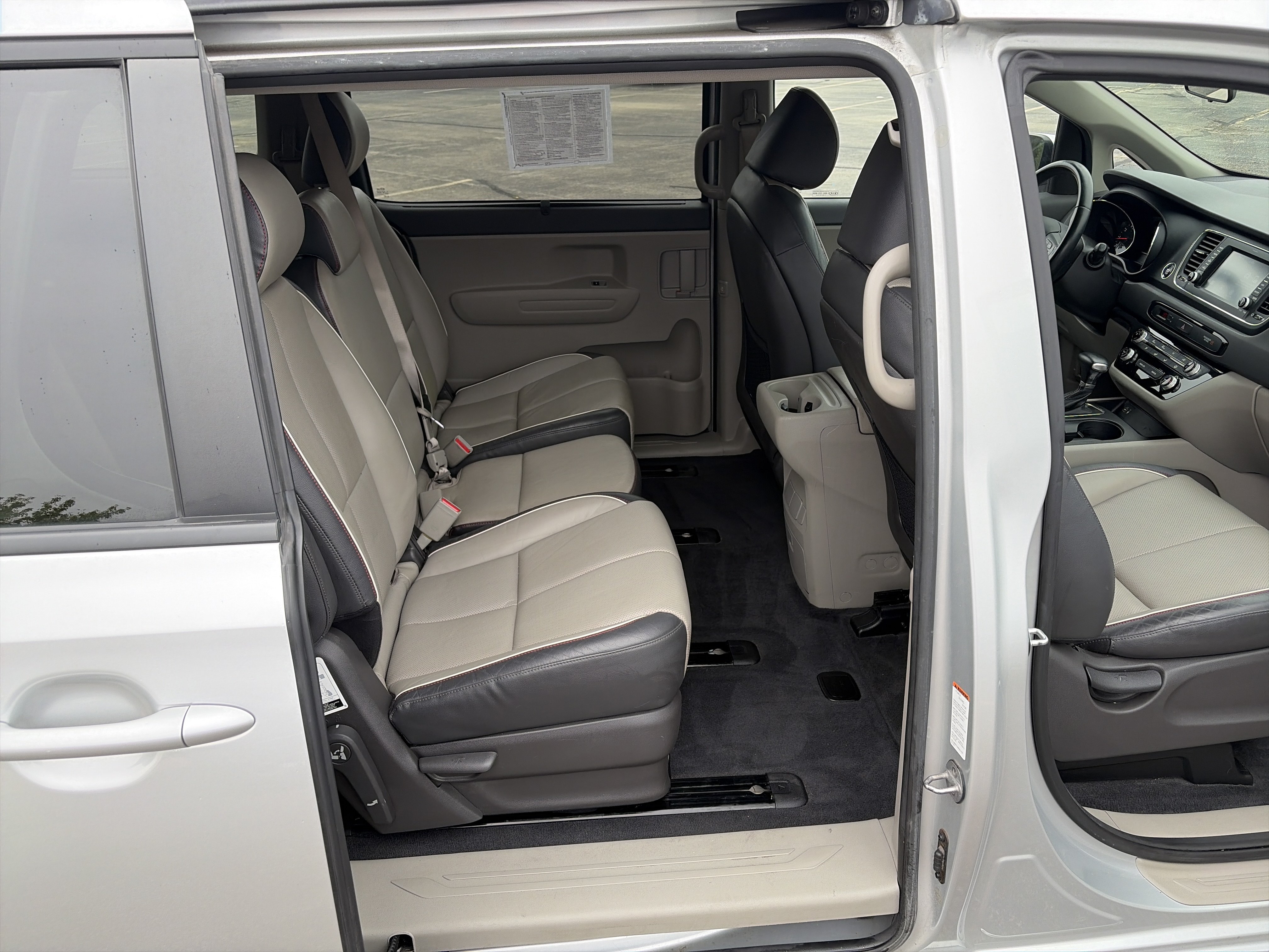 Used 2017 Kia Sedona LX w/ LX Essentials Premium Package FWD image 16