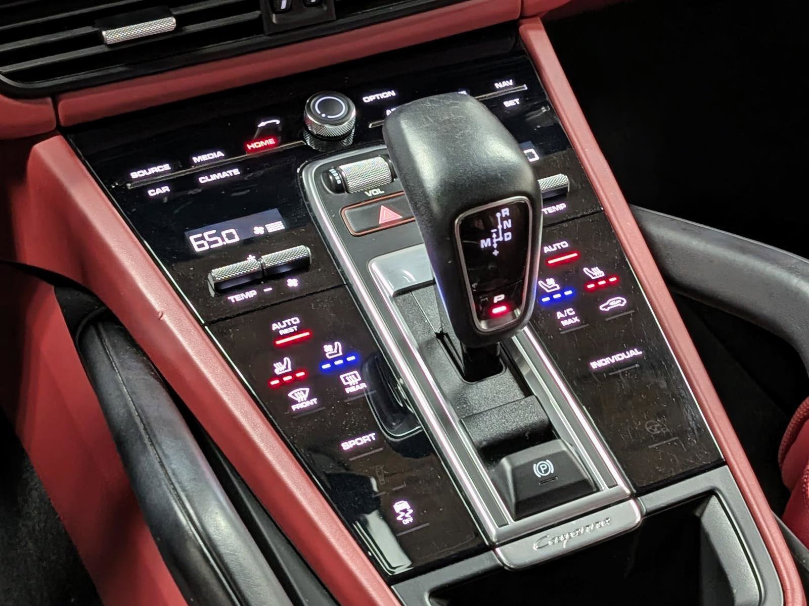 Used 2023 Porsche Cayenne Platinum Edition image 29