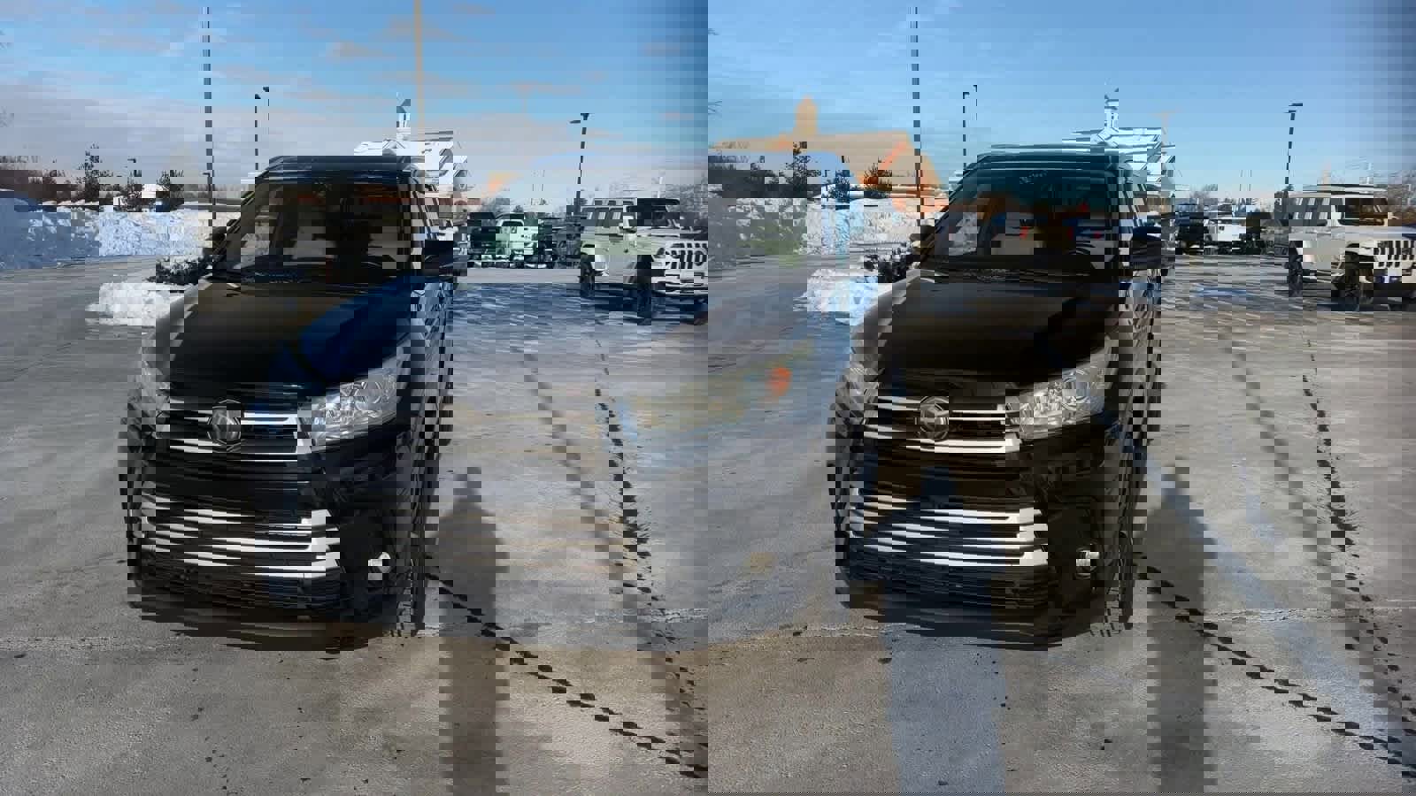 Used 2017 Toyota Highlander XLE image 3