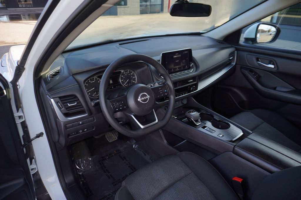 Used 2024 Nissan Rogue SV image 24