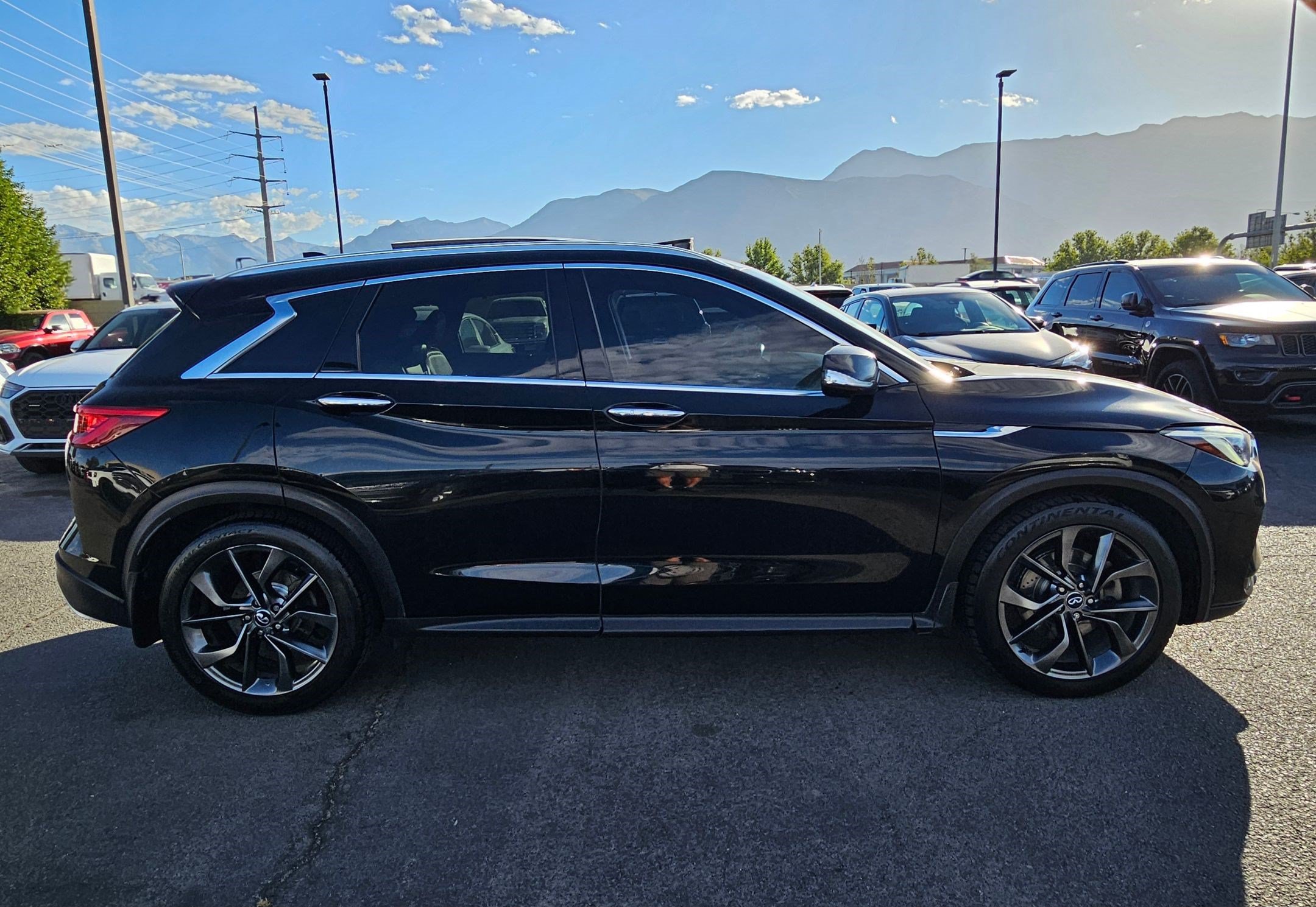 Used 2019 INFINITI QX50 Essential w/ Sensory Package AWD/4WD image 2