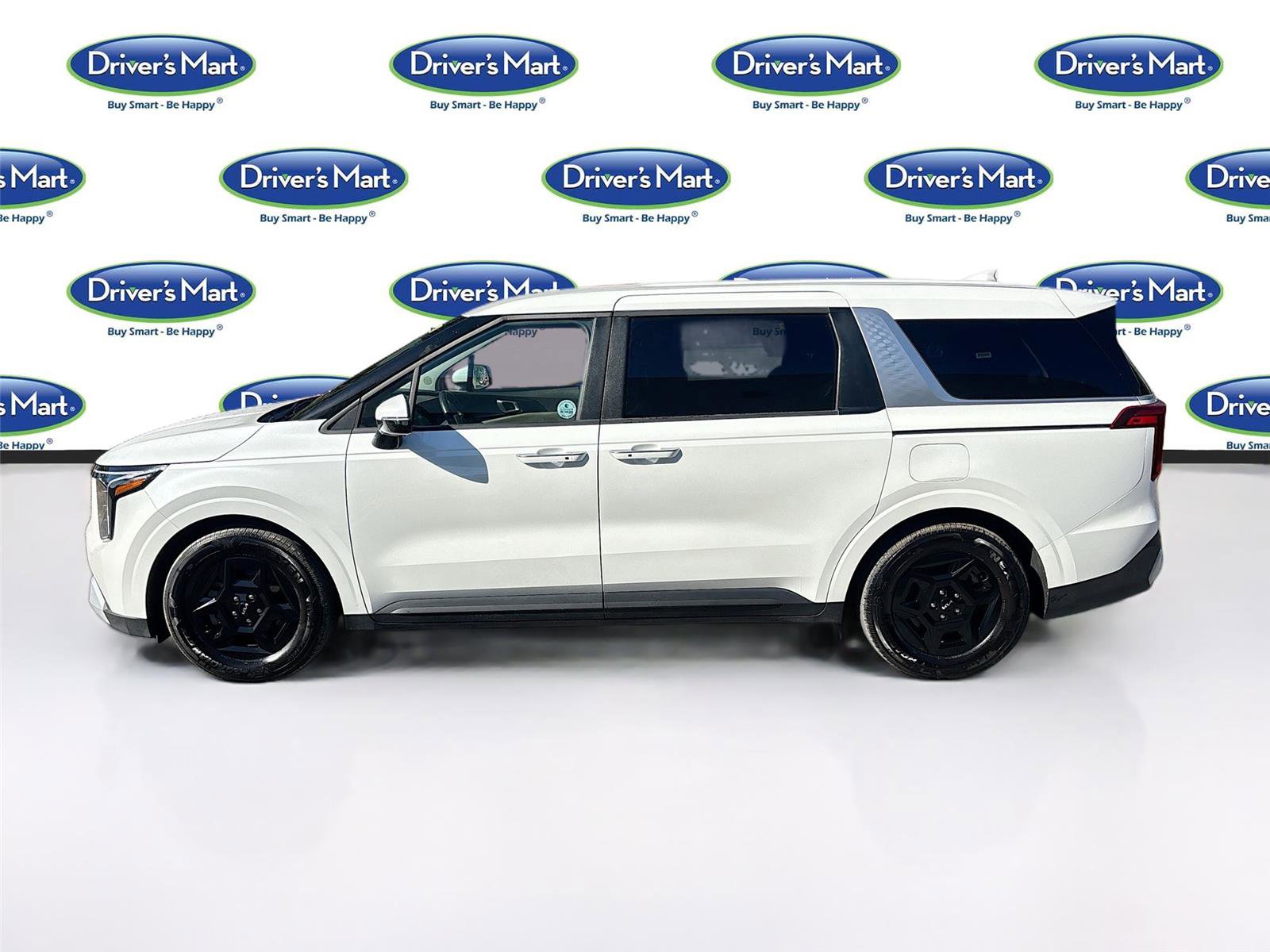 Used 2025 Kia Carnival FWD image 4