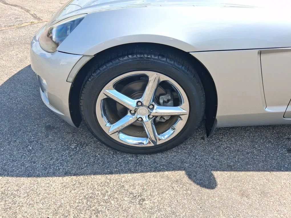 Used 2009 Saturn Sky Red Line RWD image 9