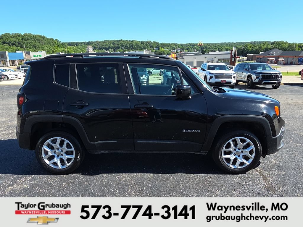 Used 2017 Jeep Renegade Latitude AWD/4WD image 9