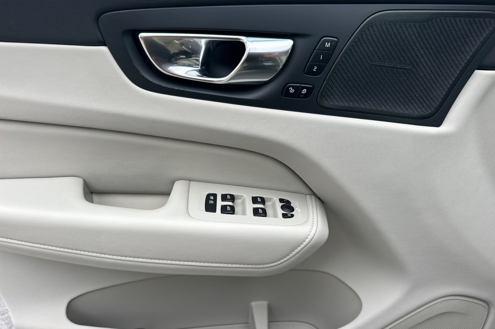 Certified 2023 Volvo XC60 B5 Plus w/ Protection Package Premier FWD image 11