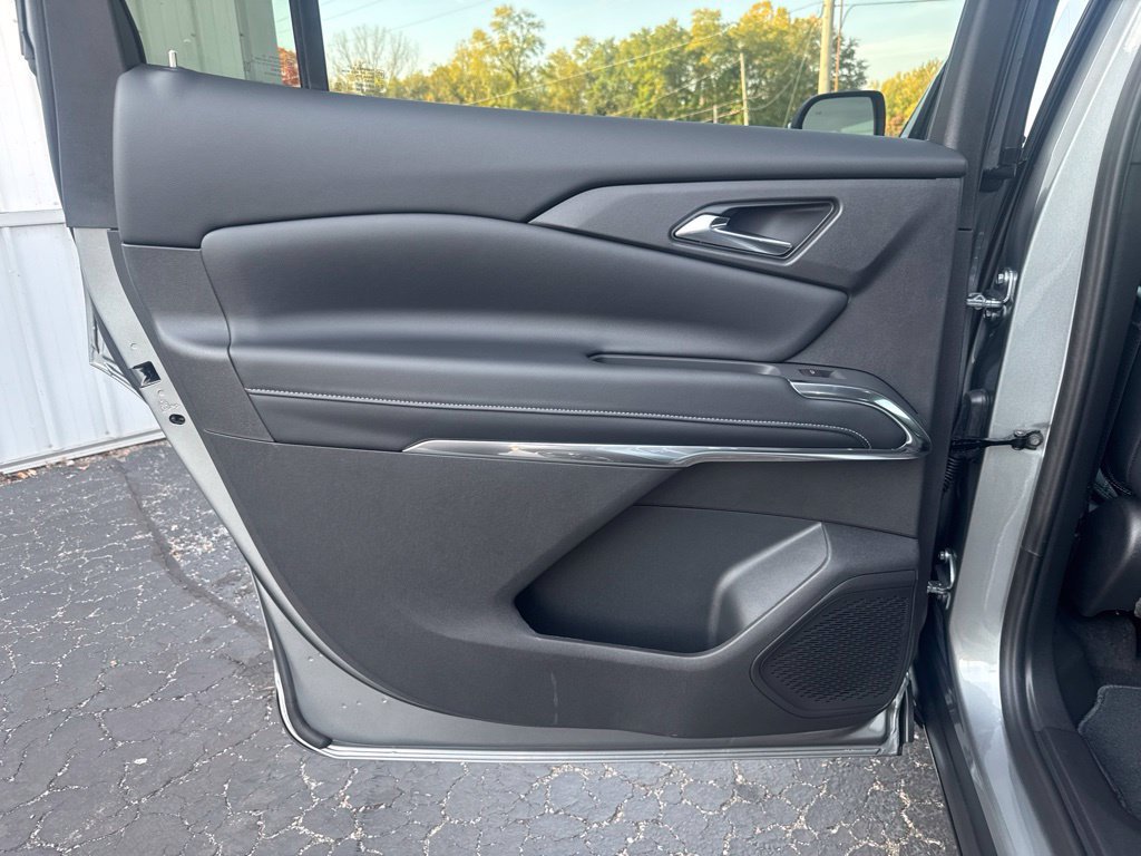 New 2027 Chevrolet Traverse LT AWD/4WD image 16