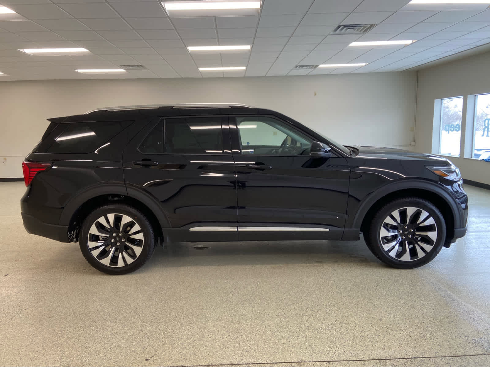 New 2026 Ford Explorer Platinum image 4