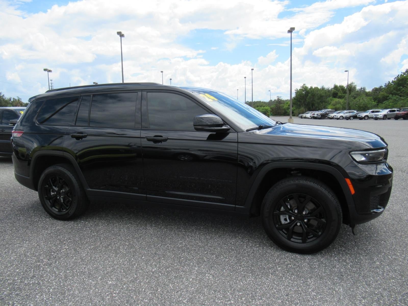 Used 2024 Jeep Grand Cherokee L Laredo AWD/4WD image 2