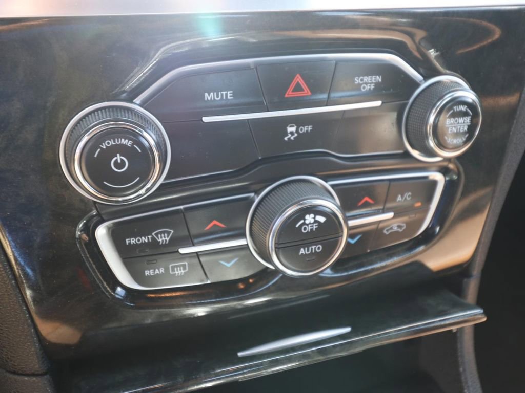 Used 2019 Chrysler 300 Limited RWD image 21