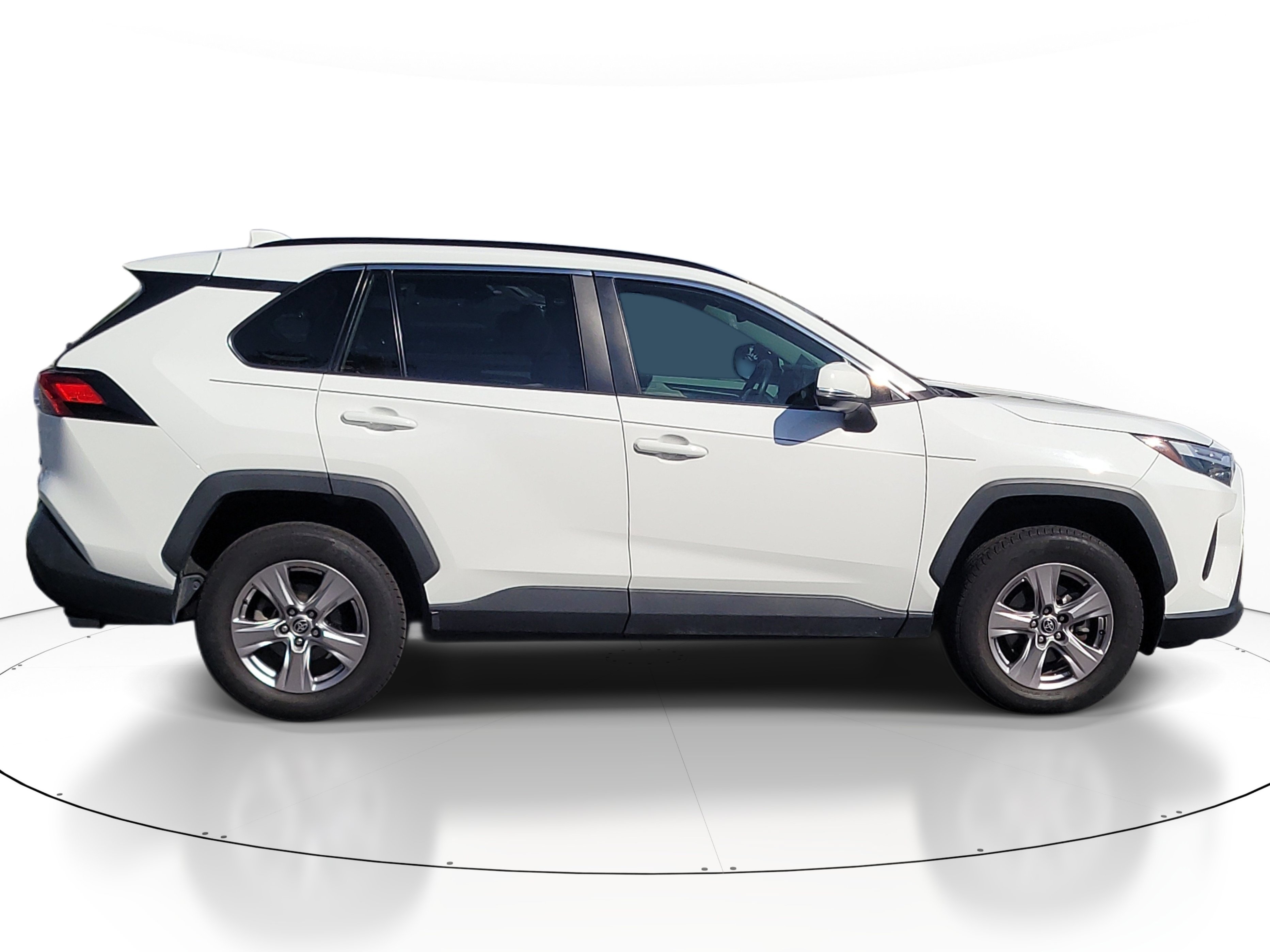 Used 2022 Toyota RAV4 XLE w/ Convenience Package FWD image 7