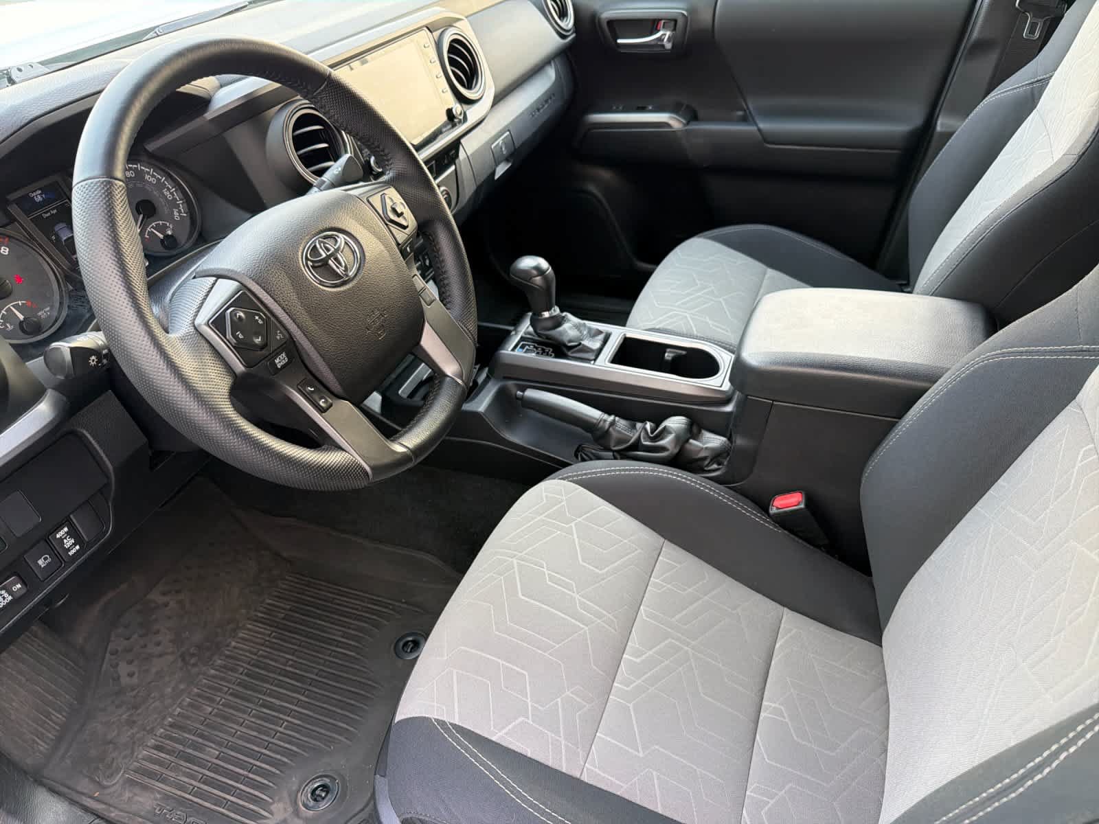 Used 2021 Toyota Tacoma TRD Off-Road w/ Technology Package AWD/4WD image 11