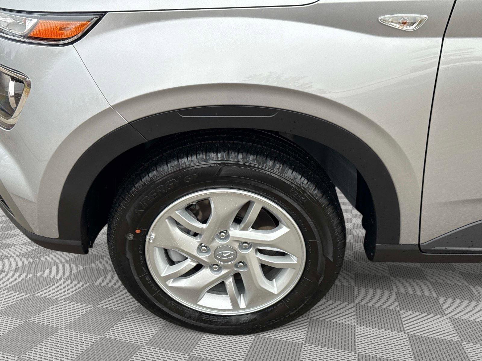 Used 2026 Hyundai Venue SE FWD image 9