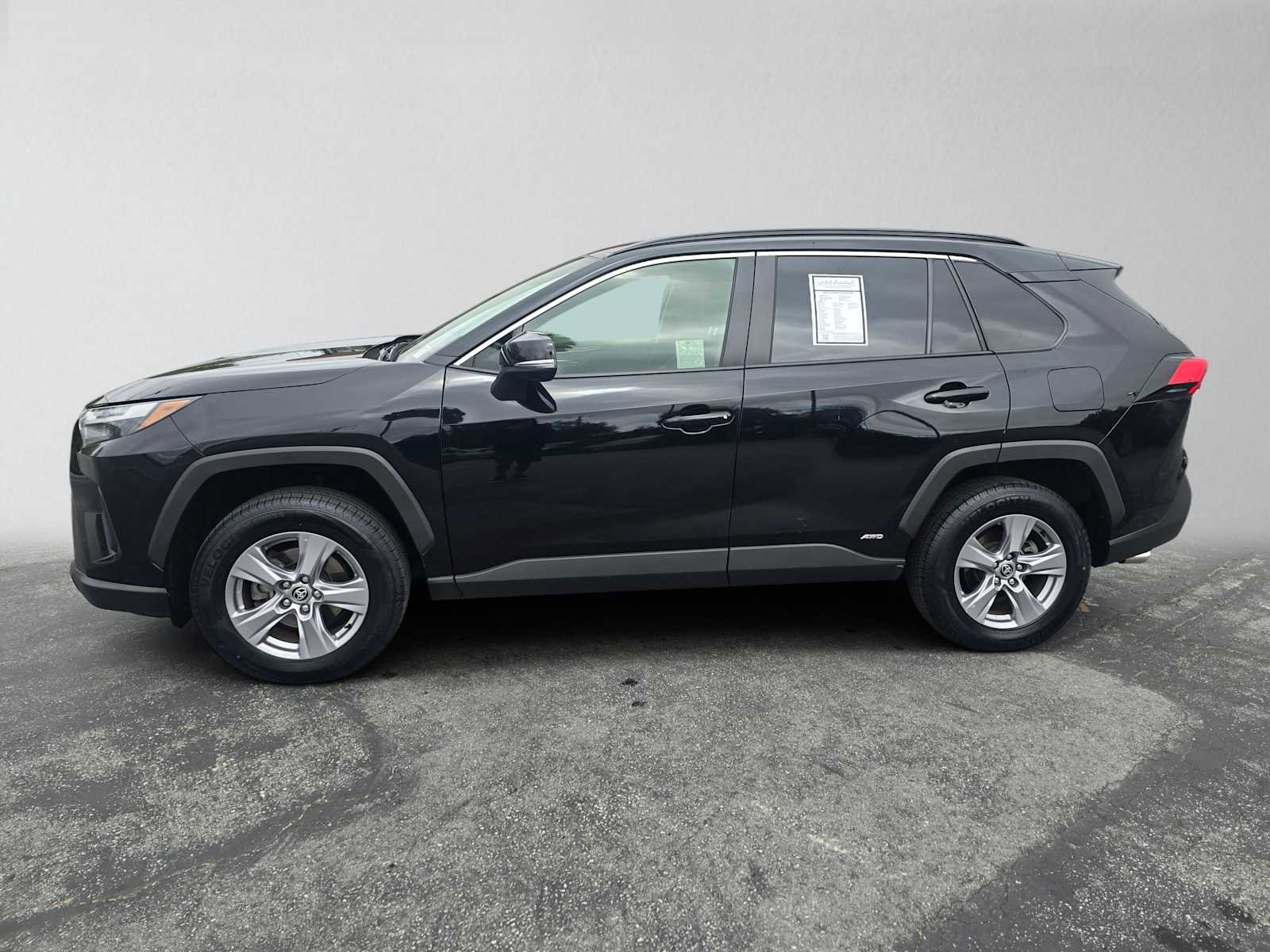 Used 2024 Toyota RAV4 XLE AWD/4WD image 6
