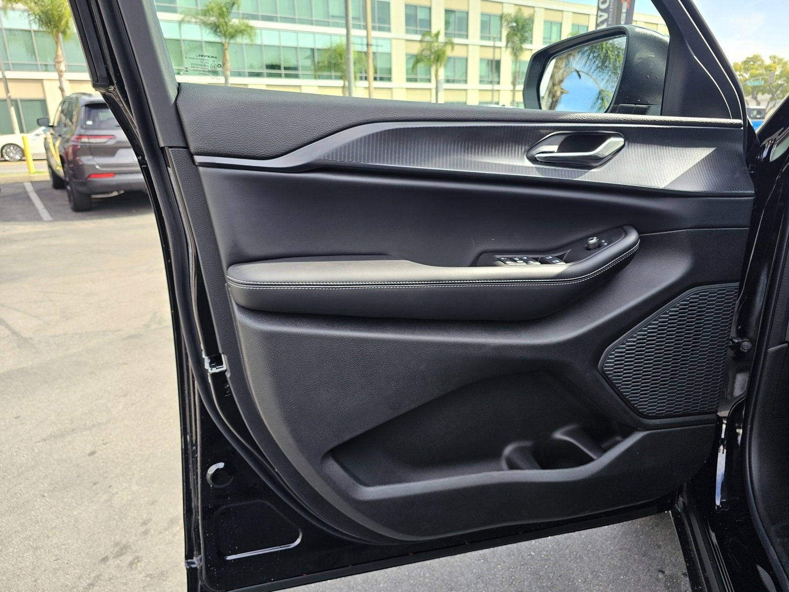 New 2025 Jeep Grand Cherokee L Laredo image 19