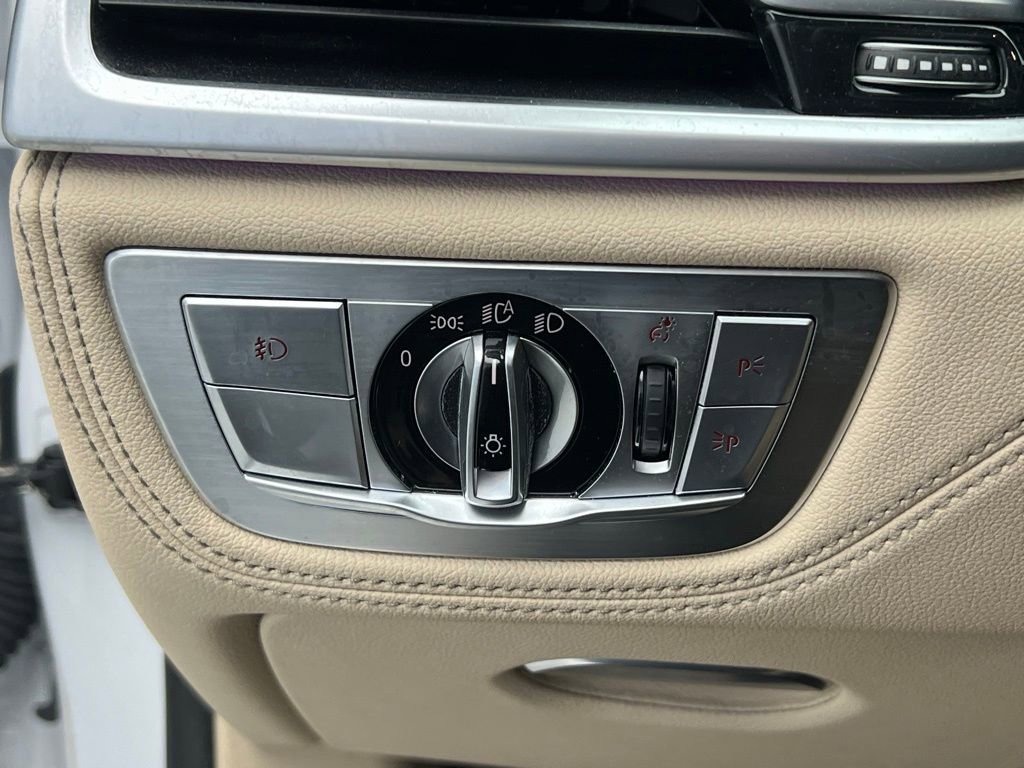 Used 2017 BMW 750i image 20