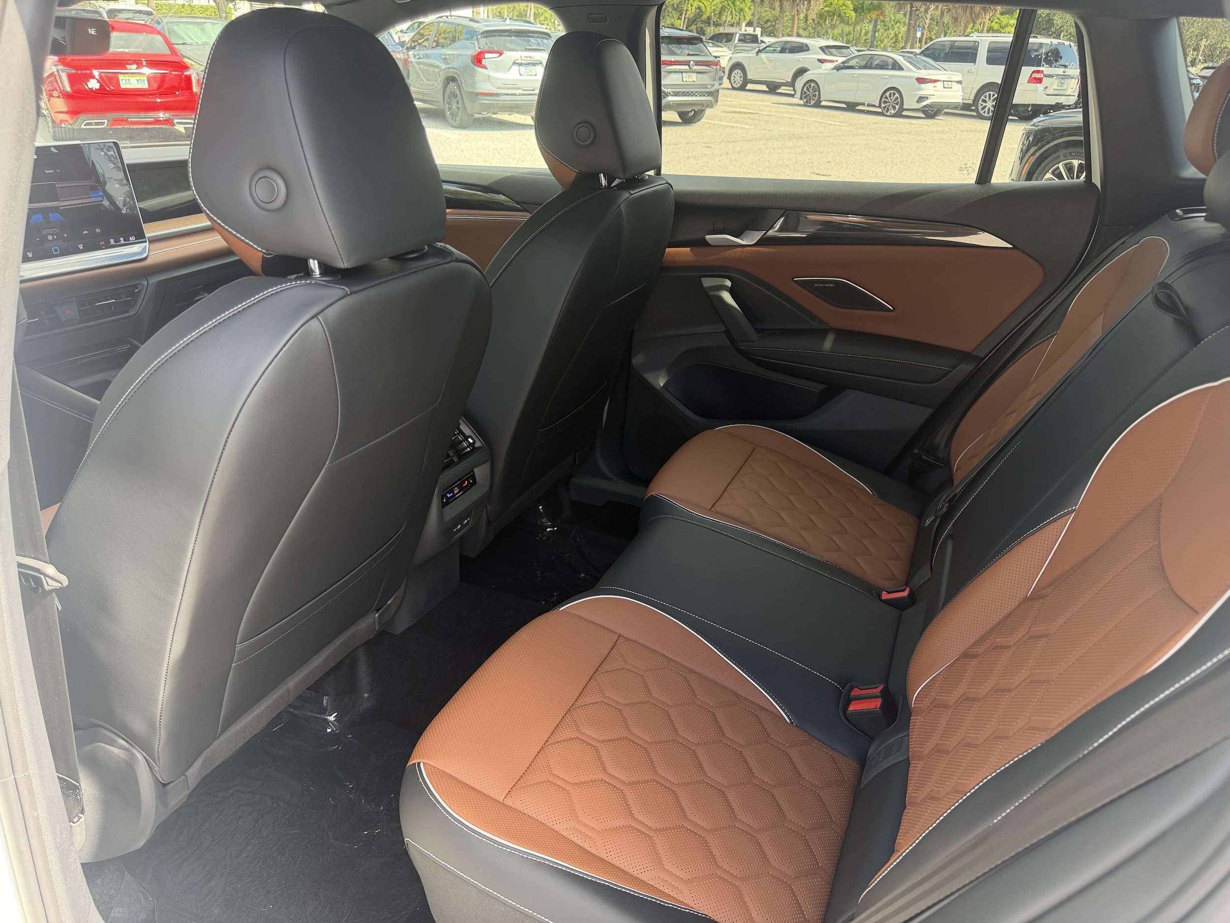 New 2026 Volkswagen Tiguan SEL R-Line AWD/4WD image 18