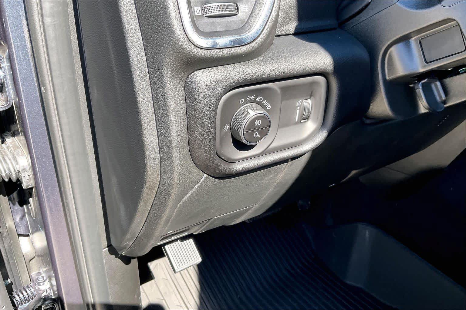 New 2027 RAM 3500 Big Horn AWD/4WD image 18