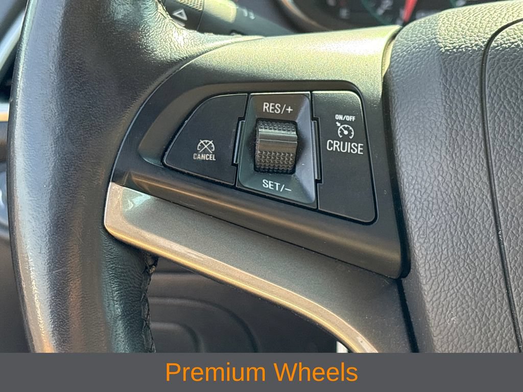 Used 2022 Chevrolet Trax LT w/ LT Convenience Package AWD/4WD image 11
