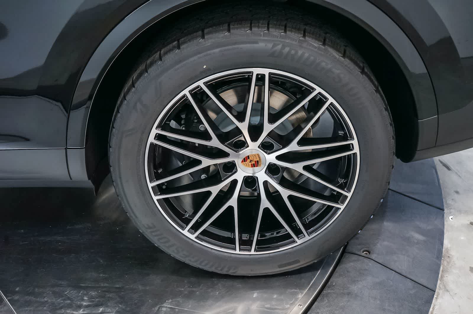 New 2026 Porsche Cayenne Coupe AWD/4WD image 13