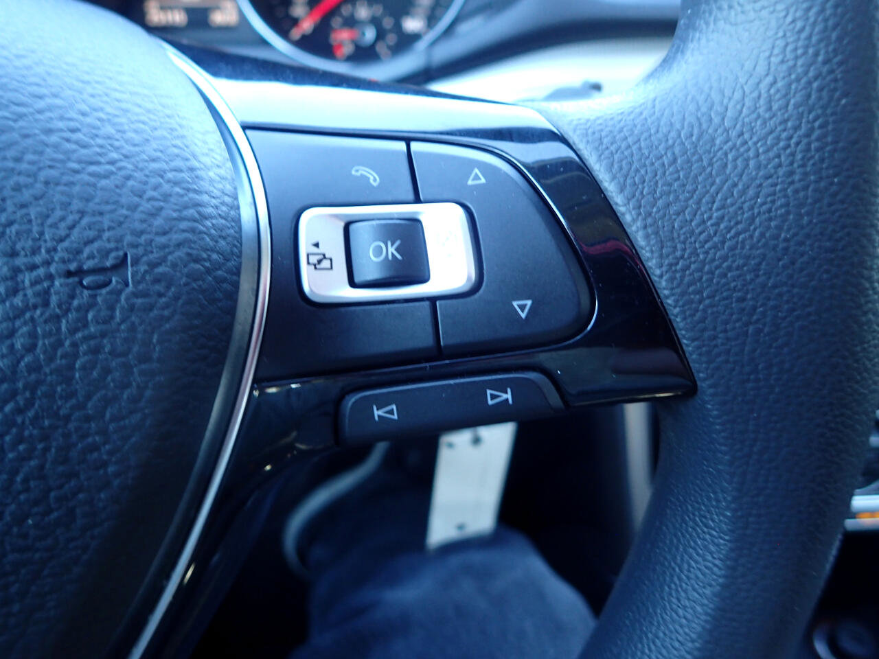 Used 2017 Volkswagen Passat 1.8T S image 15